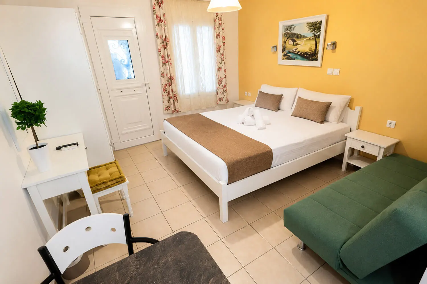 Hermes Studios Plaka